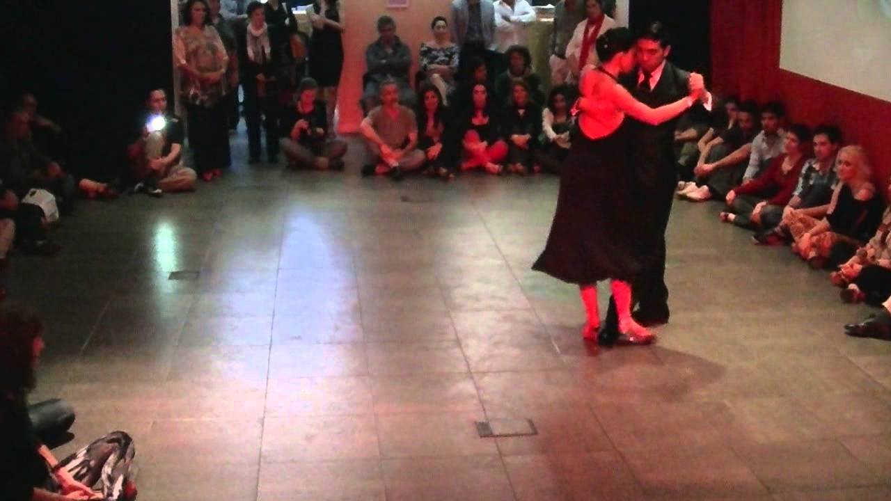 2 Milonga del Patio presenta:  Fernando Carrasco & Jimena Hoeffner Viejo portón