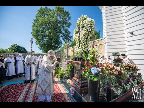 キリスト教／ウクライナ正教会（モスクワ総主教庁系）首座／キエフ府主教オヌフリー座下が、前首座であるボロジミル座下の永眠から5周年の礼拝をおこなう（2019年7月）