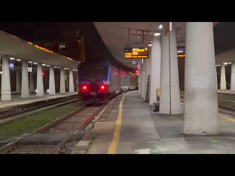 REG 12298 Savona Ventimiglia in partenza dalla stazione di Savona