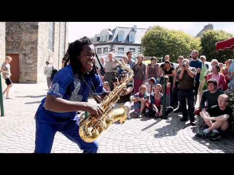 Gangbé Brass Band - Street Performance - Fanfare HD