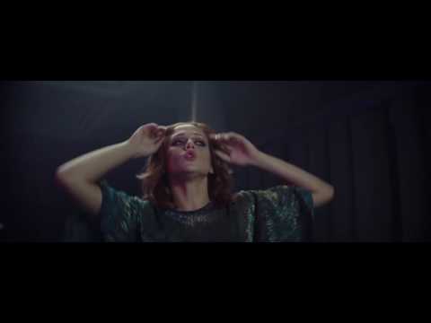Emma Drobná - Smile [Official Video]