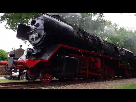 Stoomlocomotieven 65018 en 50 3654 6 bij de VSM in Beekbergen