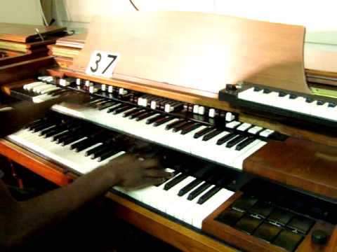 Hammond RT-3 with Leslie 122A  - shown with optional chimes (#37)