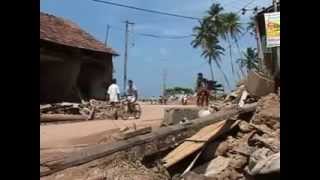preview picture of video 'Week After Tsunami, Hikkaduwa Town and Ananda's House.'