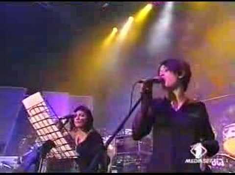 Elisa and Carmen Consoli - "Mrs Robinson"