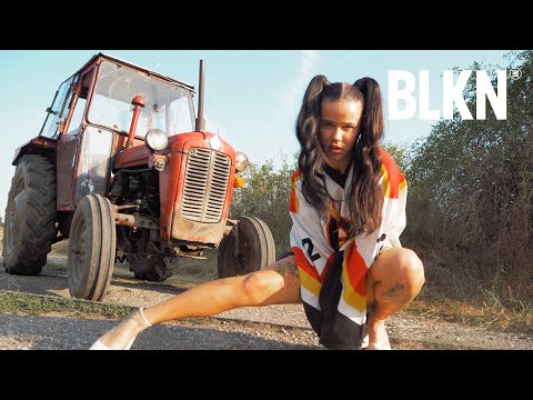 AURAH - DEVOJKA SA SELA (OFFICIAL VIDEO)