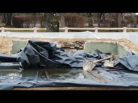 Săliște: casă de lemn demolată, în loc de consolidată