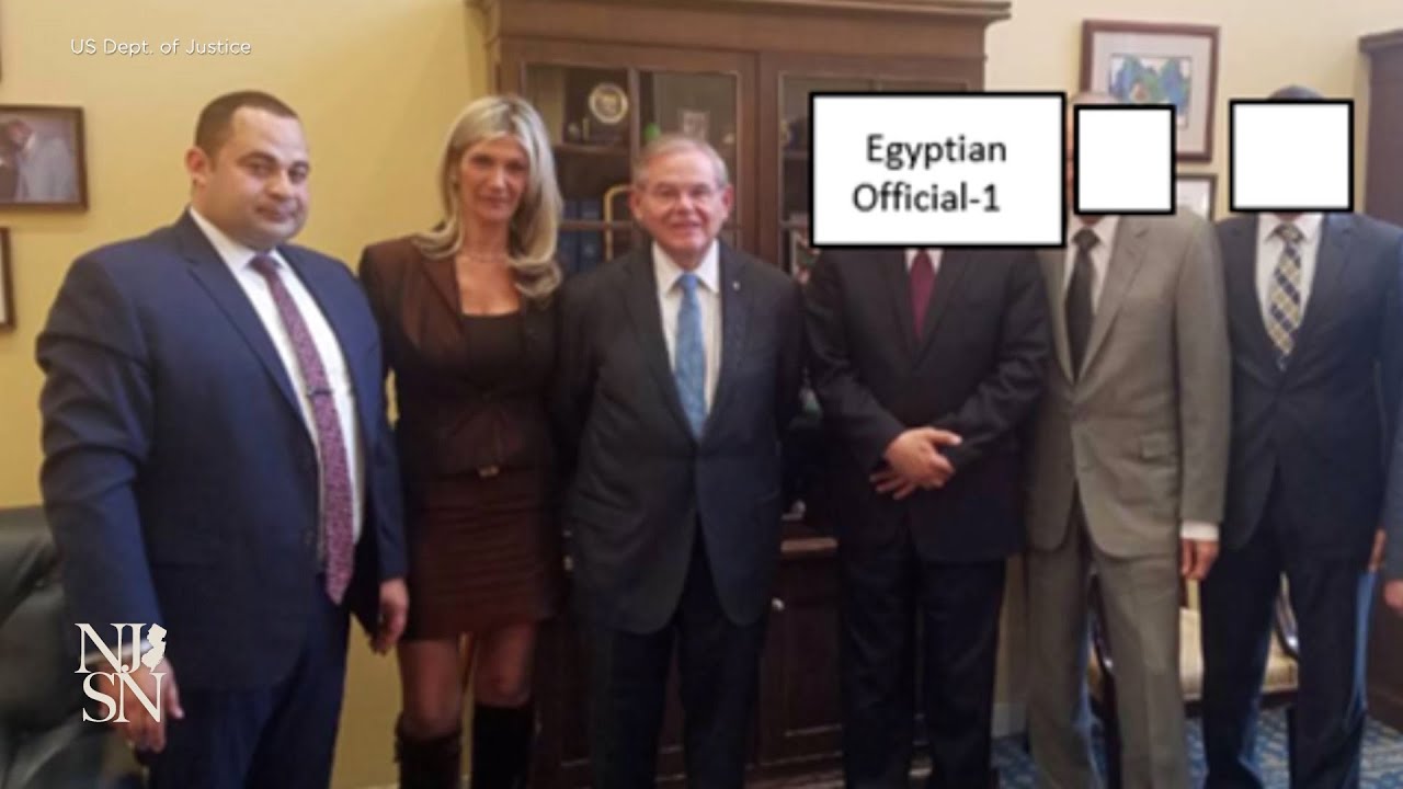 All eyes on gold bars in early days of Menendez trial