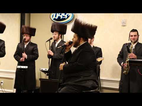 Levy Falkowitz With Yedidim Choir At a Wedding