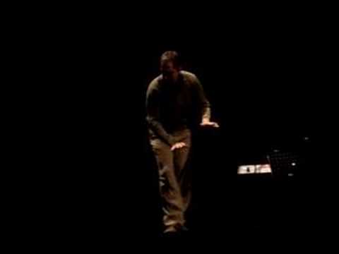 Neri Marcorè imita Alberto Angela - Festa unità Modena'07