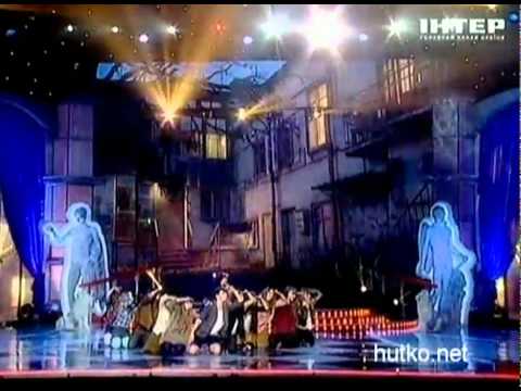 Nastya Petrik poet pesnyu "Moya babcya kurit' lyul'ku"