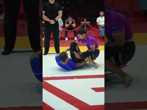 Самат Айтпанбет қарсыласын аяққа ауырту тәсілімен ұтты.