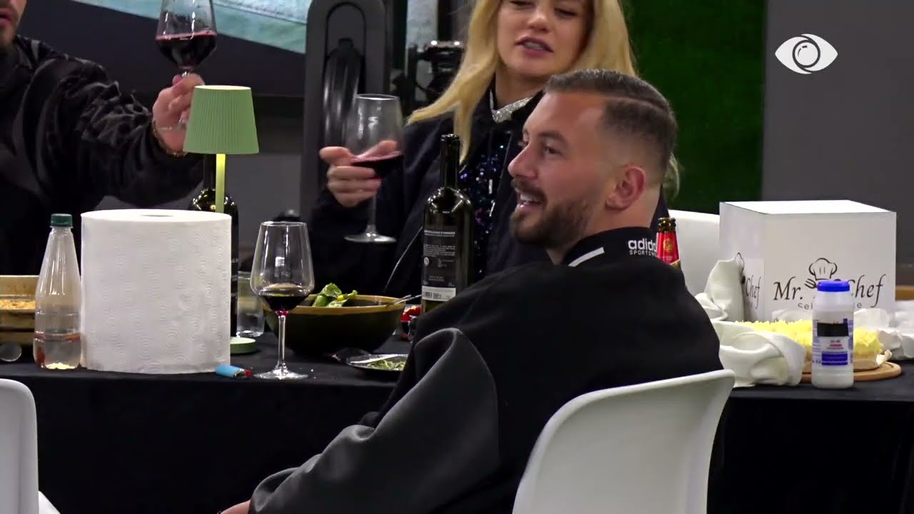 “Te sheshi ‘Skënderbej’ do ulesh në gjunj”/ Vijon debati i agravuar mes Romeos dhe Julit