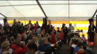 preview picture of video 'Koninginnedag Laag Zuthem - ochtend programma 2013'