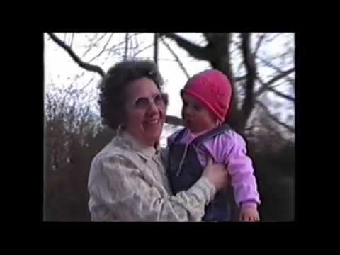 Auf dem Spielplatz in Essen Karnap April 1989