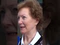 Bizarre timing: asielzoeker onderbreekt gesprek  | #Shorts