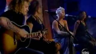 Pink - Dear Mr. President Live (Bush Sucks) Everyone get you&#39;re shoes out.