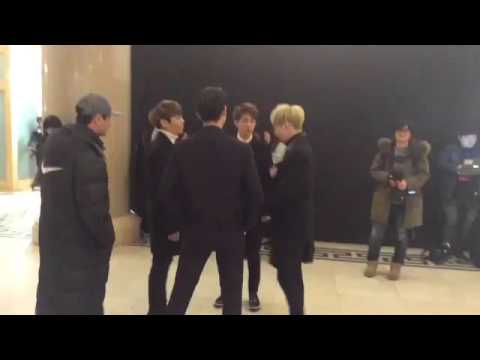 160121 Minho, Leeteuk and embarrassed Krystal at GDA