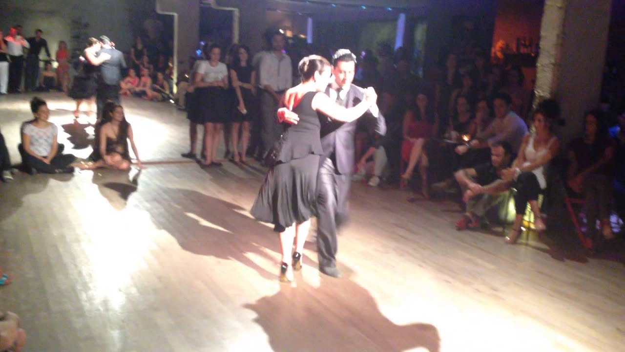 Facundo de la Cruz y Paola Sanz - MILONGA - ATHENS, GREECE - 03 Estampa De Varon