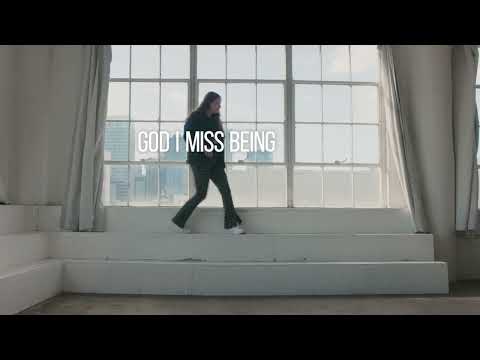 BLÜ EYES - my body hates me (Official Lyric Video)