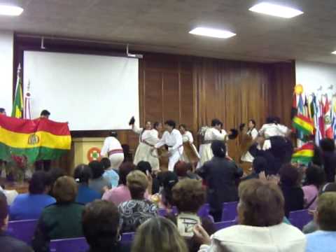 Danza folklórica que  presentó la caravana de BOLIVIA en Brasil.MP4