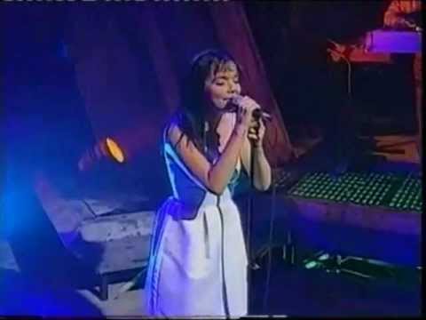 Videoclip de I Miss You (Live) — Björk
