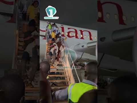 Ghanaian Evacuees Arrive in Accra 🇬🇭✈️ | Emotional Scenes at Airport as Returnees Wave Flags
