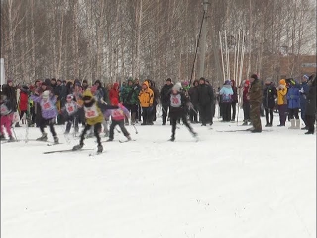 На руках варежки, на ногах лыжи