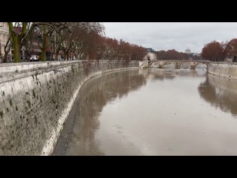 Maltempo a Roma, chiuse le banchine sul Tevere