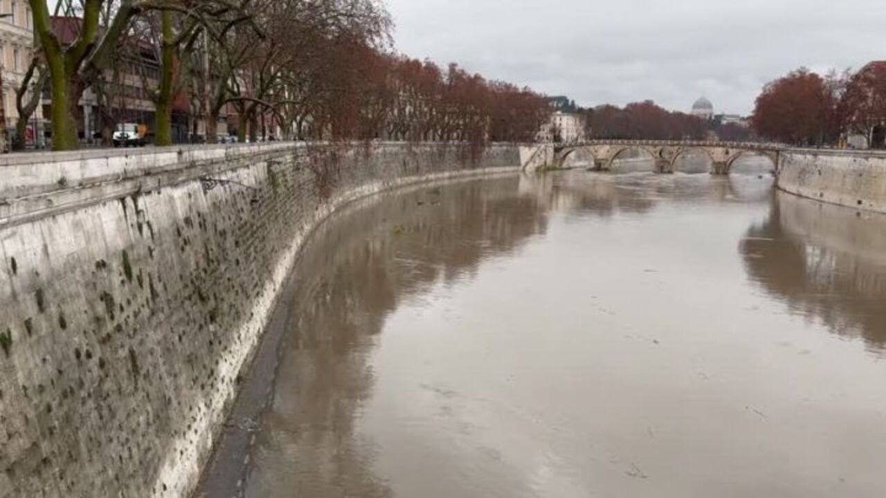 Maltempo a Roma, chiuse le banchine sul Tevere