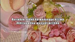 Download lagu Kristal - Cinta Tiga Segi (Lirik) mp3