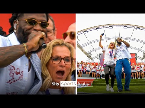 Sarina Wiegman loses her mind with Burna Boy on stage!