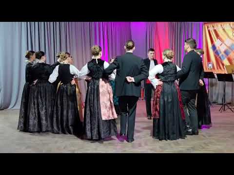 Jabuko rumena, pjesme i plesovi otoka Ugljana