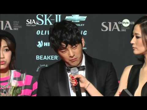 SIA 2012 : Style Icon Awards 2012 - 응답하라1997 서인국, 정은지 레드카펫 인터뷰
