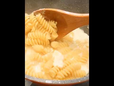 Pasta ai 4 formaggi ricetta italiana - the original Mac and cheese