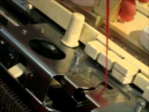 Kordel mit der Strickmaschine