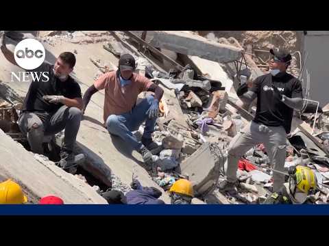 Race to find earthquake survivors in Colombia
