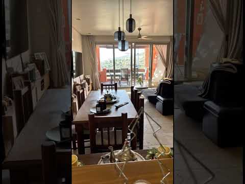 Symphony of Design and Horizon: A Curated Coastal Residence - Видео