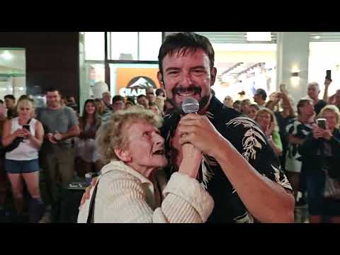 Bailar pegados  - Juan Etchegoyen (2025 Peatonal 83)