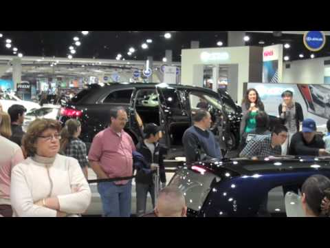 Unexpected  Auto Show Musical (2010 Lincoln MKT)