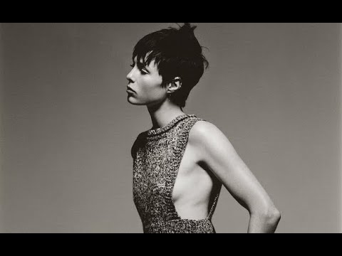 EDIE CAMPBELL Best Model Moments FW 2022 - Fashion Channel