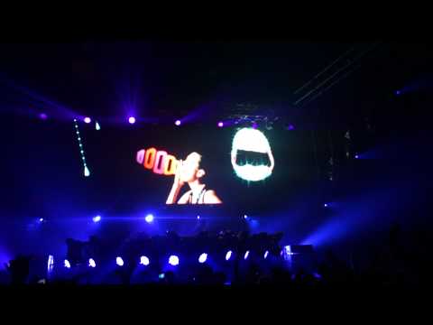 Escape Me - Tiesto in Chicago 2010 [HQ!]