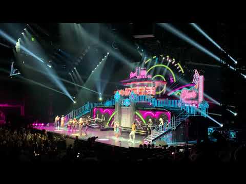 Cher - The Shoop Shoop Song (Here We Go Again Tour Antwerp 28/09/2019)