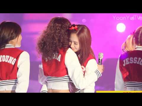 SNSD YoonYul 윤율 Moment #41 - Yoona loves Yuri 유리 윤아 사랑 100203  Seoul Music Awards HD
