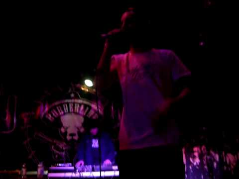 Clementino e DJ Snatch - " Senza Kuntroll' " live al Borderline (Pisa, 2010)