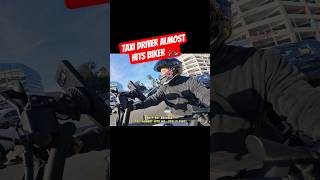 Download lagu Sopir taksi hampir menabrak pengendara sepeda motor di Meksiko #travel #moto #biker #motovlog #vlog mp3