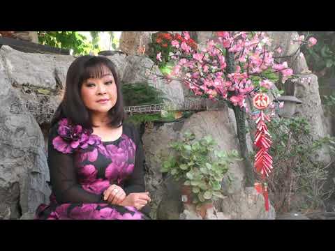 Thể hiện bởi Hương Lan