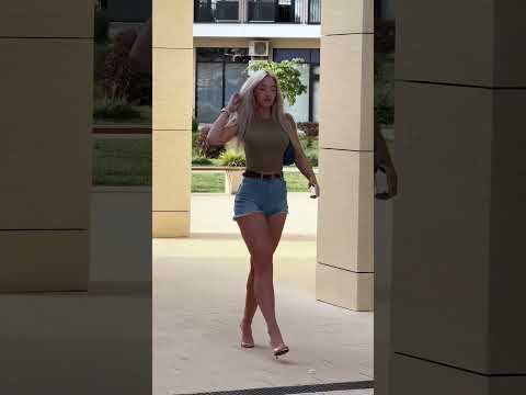 Trending High Waist Summer Short Jeans Outfit idea #fashion  #style #outfit #shorts