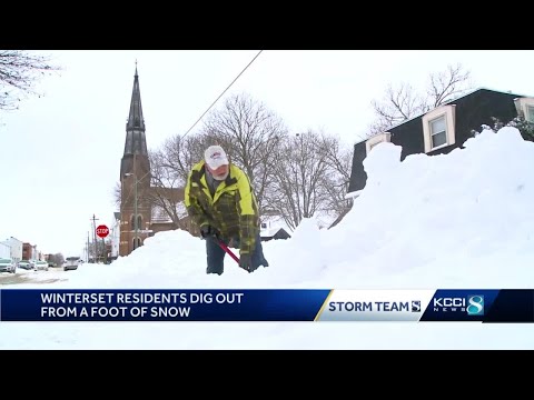 Small town Iowa cleans up after receiving 12 inches of snow