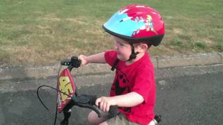 preview picture of video 'No stabilisers / training wheels.'